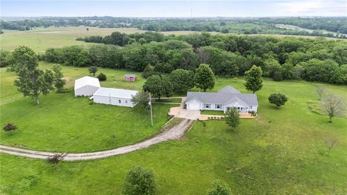 25549 Chieftain Rd, Lawrence, KS, 66044-7106 | Card Image