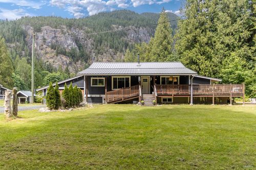14848 Squamish Valley Rd, Brackendale, BC, V0N1H0 | Card Image