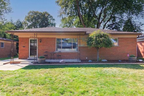 29819 Bonnie Dr, Warren, MI, 48093-3581 | Card Image