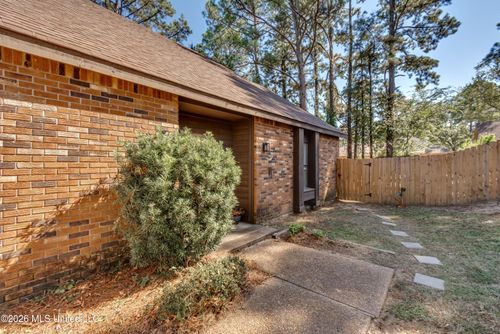 5 Dove Way Cir, Clinton, MS, 39056-3518 | Card Image