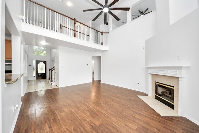 1605 Spring Glen Ln, House other with 5 bedrooms, 4 bathrooms and 2 parking in Pearland TX | Image 4