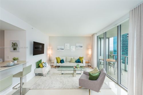 2900-1300 Brickell Bay Dr, Miami, FL, 33131-3398 | Card Image