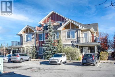 35 W Coach Manor Sw, Townhouse with 2 bedrooms, 3 bathrooms and 1 parking in Calgary AB | Image 1