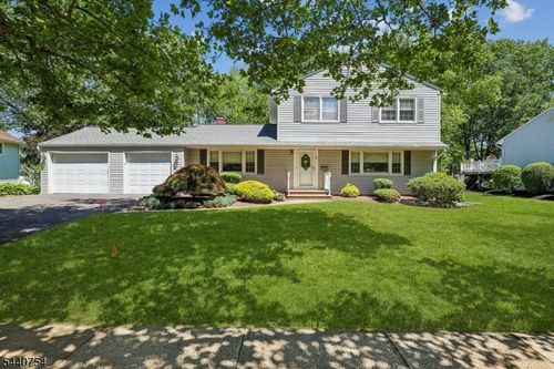 5 Dogwood Ct, East Brunswick, NJ, 08816-3412 | Card Image