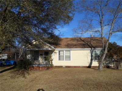 View of front of home featuring a front lawn | Image 1