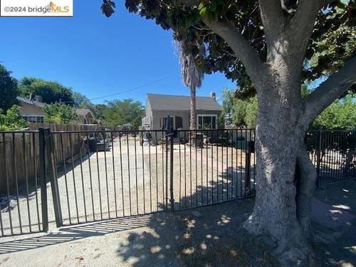 24 Mountain View Ave, Bay Point, CA, 94565-3410 | Card Image