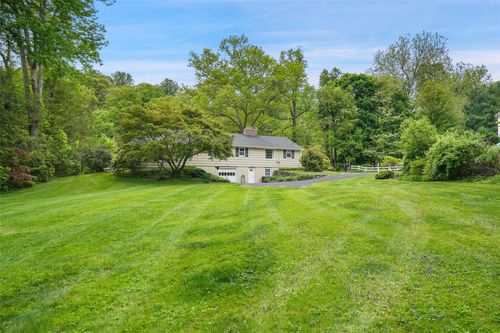 34 Whippoorwill Rd E, North Castle, NY, 10504-1418 | Card Image