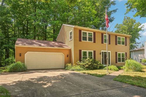 8548 Cornwall Ct, Mentor, OH, 44060-1901 | Card Image