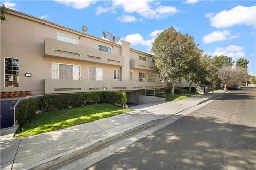 37-18347 Saticoy St, Reseda, CA, 91335 | Card Image