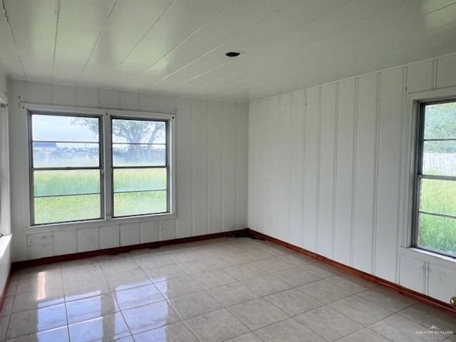 Empty room with plenty of natural light | Image 8