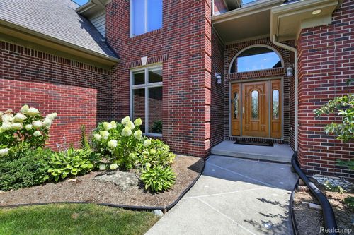 4611 Dunbar Ct, Oakland Township, MI, 48306-4721 | Card Image