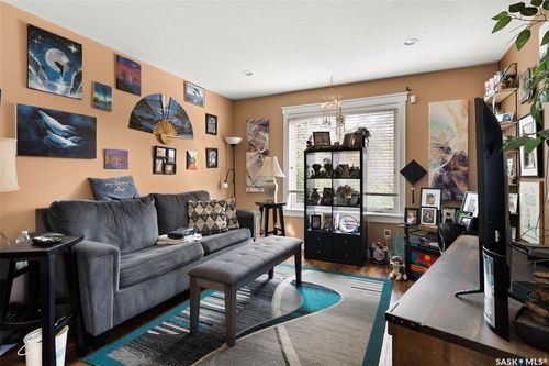 1358 Arthur St, Regina, SK, S4T4V8 | Card Image