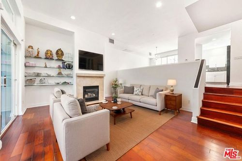 1020 Hilldale Ave, West Hollywood, CA, 90069-3808 | Card Image
