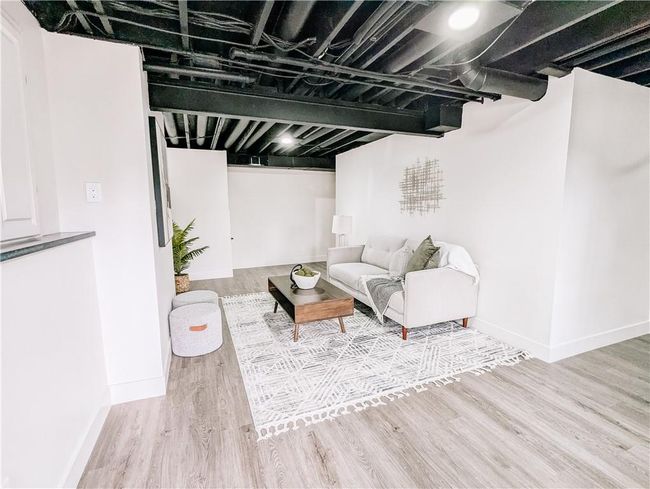 Family Room in Walk-Out Basement | Image 28