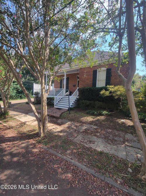 910 Washington St, Natchez, MS, 39120-3581 | Card Image