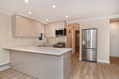 a6-80 Lincoln Blvd, Hempstead, NY, 11550-1730 | Card Image