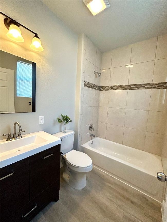 Secondary full bathroom | Image 26