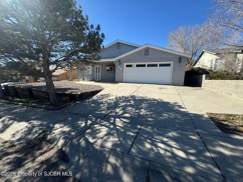 815 Saguaro St, Bloomfield, NM, 87413-4800 | Card Image