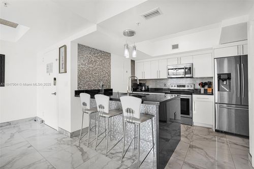apt-504-17555 Atlantic Blvd, Sunny Isles Beach, FL, 33160-2995 | Card Image