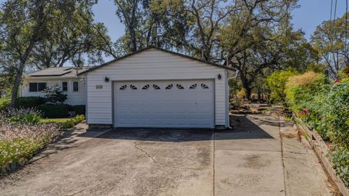 305 Patricia Ln, Sutter Creek, CA, 95685-4030 | Card Image