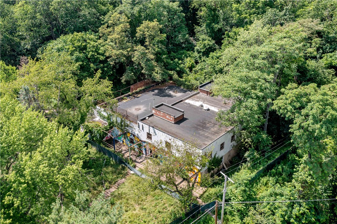 Commercial Sale in Fineview 2
