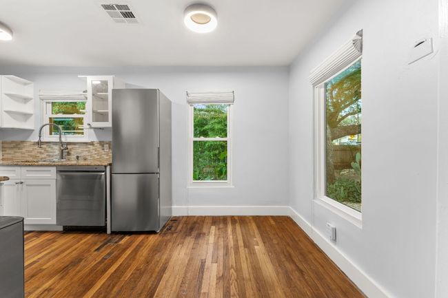 1904 S 6 Th St, House other with 2 bedrooms, 1 bathrooms and 2 parking in Austin TX | Image 9