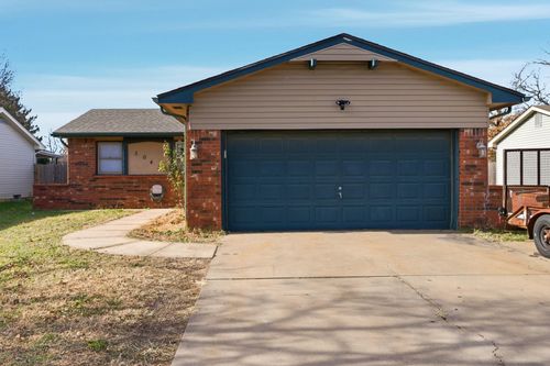 3043 S Custer Ave, Wichita, KS, 67217-1229 | Card Image