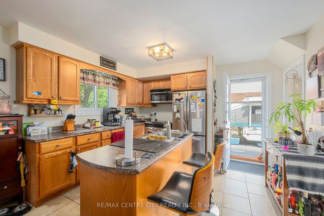 150 Culver Cres, House attached with 3 bedrooms, 1 bathrooms and 3 parking in London ON | Image 9