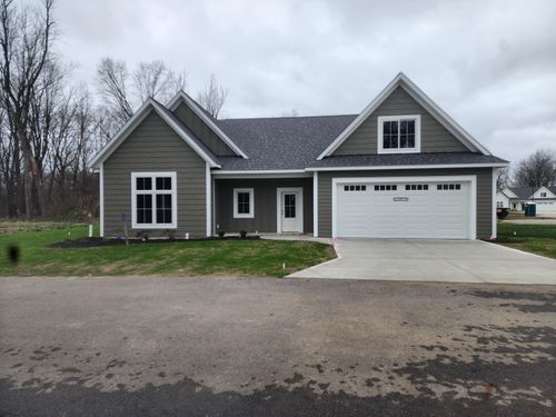 10-8147 Willa Springs Dr, Jenison, MI, 49428-7353 | Card Image