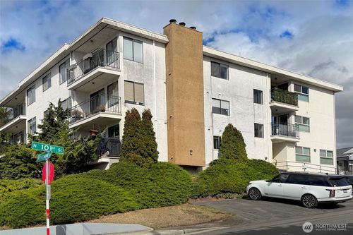 apt-302-10106 Greenwood Ave N, Seattle, WA, 98133-9178 | Card Image