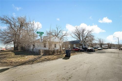 1047 N Agnes Ave, Kansas City, MO, 64120-1704 | Card Image