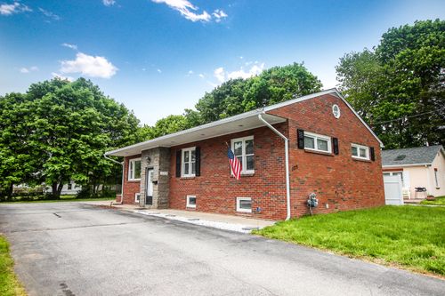 1129 Ocean Ave, New London, CT, 06320-2833 | Card Image