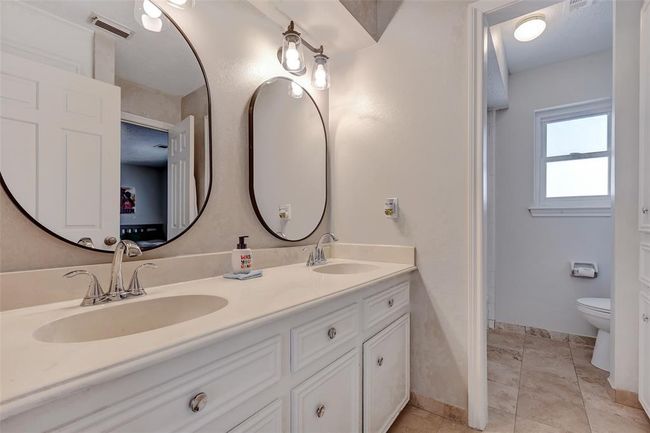 Upstairs full bath | Image 32