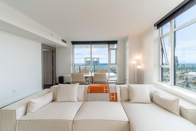 3702 - 9887 Whalley Blvd, Condo with 3 bedrooms, 2 bathrooms and 1 parking in Surrey BC | Image 4