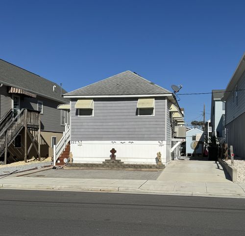 527 W Pine Ave, West Wildwood, NJ, 08260-2131 | Card Image