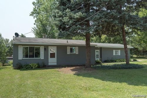 475 Conway St, Walled Lake, MI, 48390-3330 | Card Image