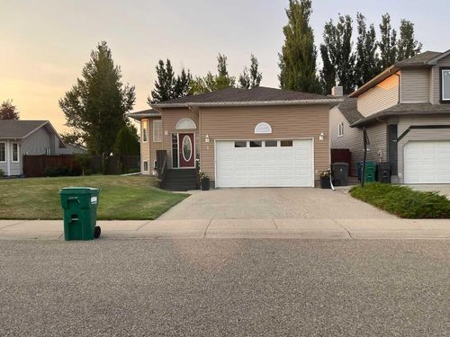7 Mount Alderson Pl W, Lethbridge, AB, T1K6N7 | Card Image