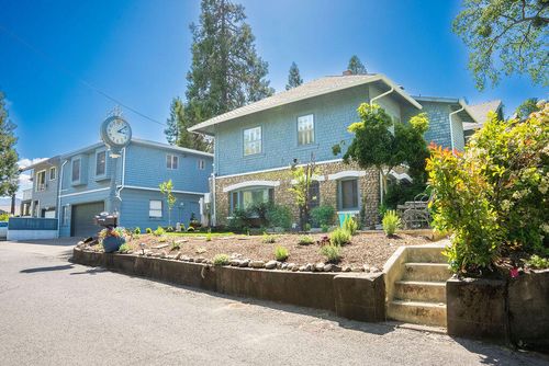 200 Medford Heights Ln, Medford, OR, 97504-7548 | Card Image