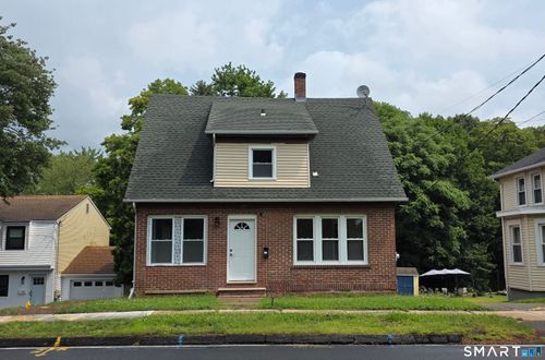 782 Center St, Wallingford, CT, 06492-3870 | Card Image