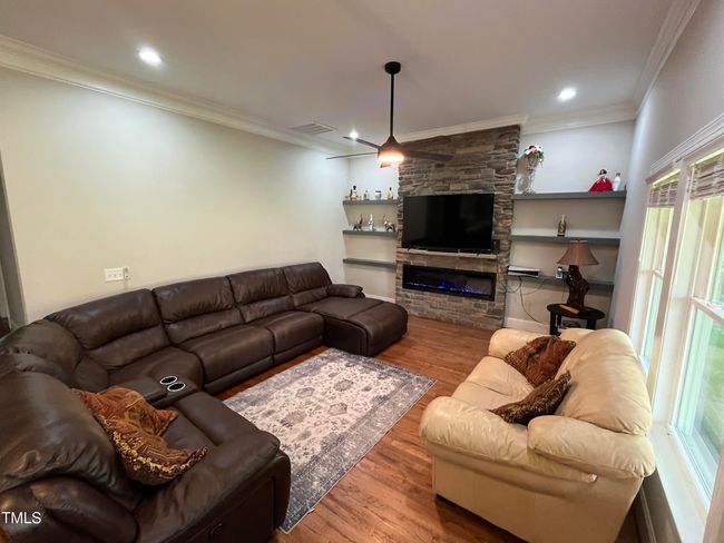 Living Room 1 - 223 E Nash | Image 8