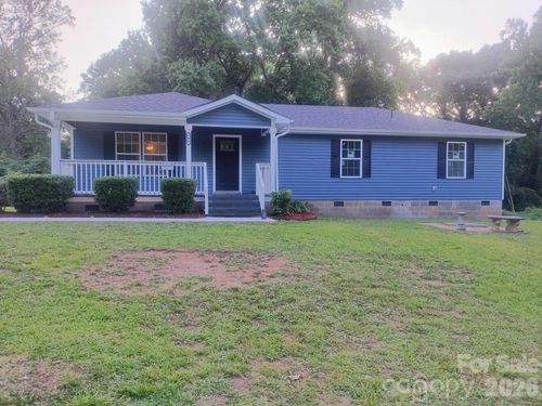 409 Redding St, Gastonia, NC, 28054-3157 | Card Image