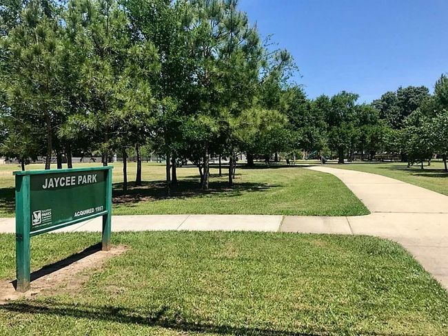 Enjoy all the amenities of nearby Jaycee Park which include a walking trail, playground, tennis court, pickle ball courts, baseball fields and splash pad. | Image 19
