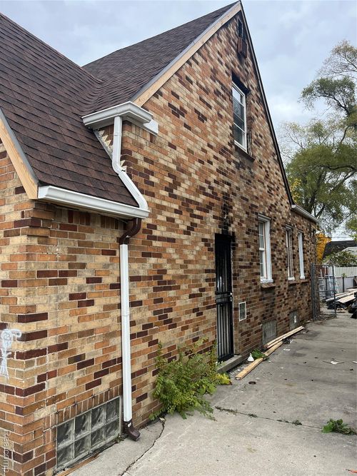 9554 Saint Marys St, Detroit, MI, 48227-1642 | Card Image