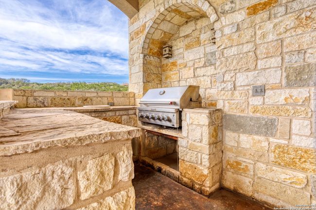 192 County Road 2812, House other with 5 bedrooms, 4 bathrooms and null parking in Mico TX | Image 32