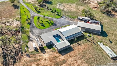 6653 Fm 539, Floresville, TX, 78114-3285 | Card Image