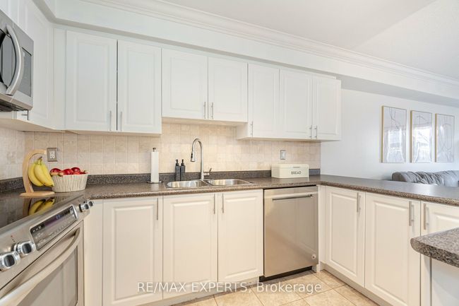 29 Delight Way, House attached with 3 bedrooms, 3 bathrooms and 1 parking in Whitby ON | Image 9