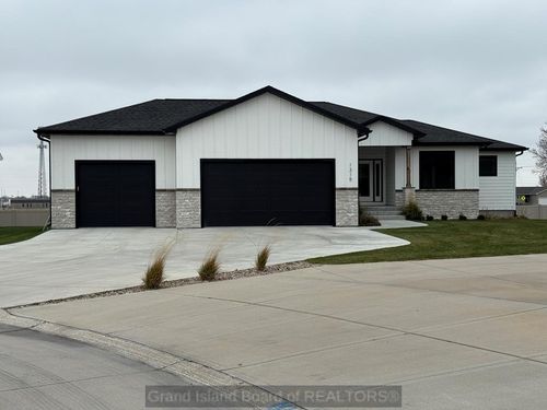 1315 Diamond Dr, Grand Island, NE, 68803-2483 | Card Image
