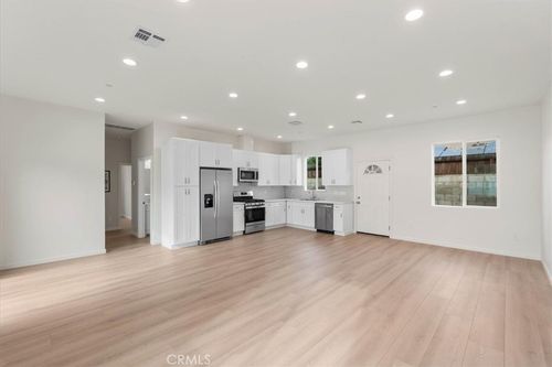 8571 Lurline Ave, Winnetka, CA, 91306-1222 | Card Image