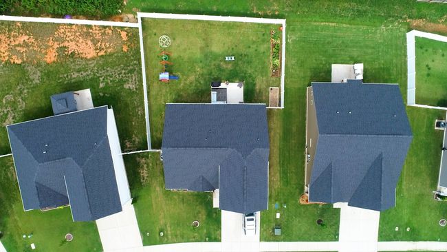 Fully fenced backyard | Image 28