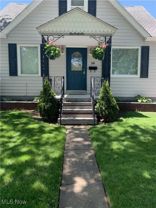 246 29th St Nw, Barberton, OH, 44203-6807 | Card Image